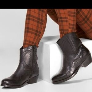 Sketchers Small Town Leather Western Ankle Boots 8 Burnish Toe Black Comfort